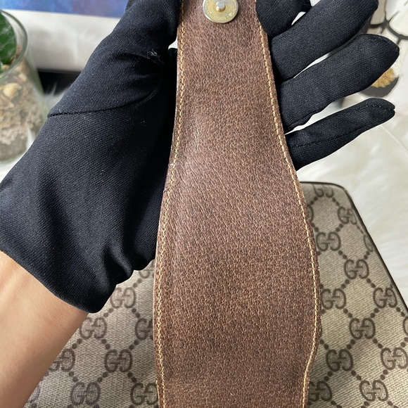 Gucci Bucket Bag (Vintage and Authentic) - Picture 10 of 16